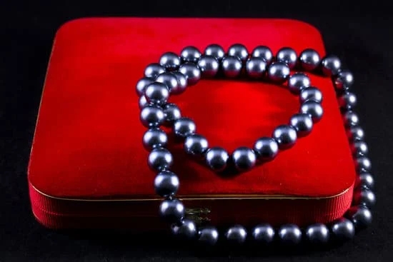 History of Avon Jewelry 1 Vintage Avon Jewelry - A Brief History