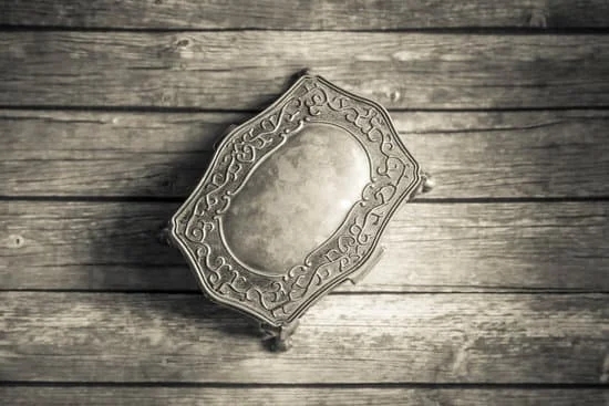 How to Hang Beaded Jewelry in Pciture Frame 1 Step-by-step guide