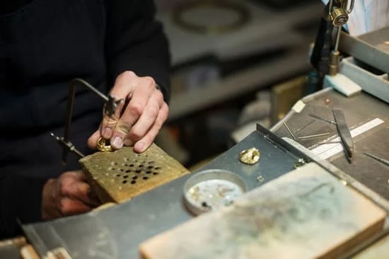 History of Schrager Jewelry 1 Explore the captivating history of Schrager Jewelry, a legacy of elegance and craftsmanship