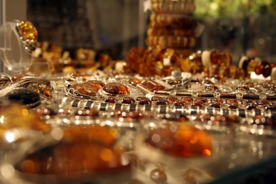 Step-by-step guide on how to make homemade beads for jewelry using simple materials