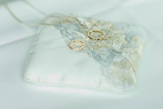 History of Costume Jewelry 1 Timeline of Costume Jewelry Evolution