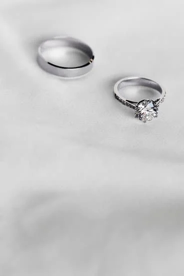 How to Make Western Jewelry With Beads 1 Step-by-step guide on how to make Western jewelry with beads, featuring intricate designs and vibrant colors