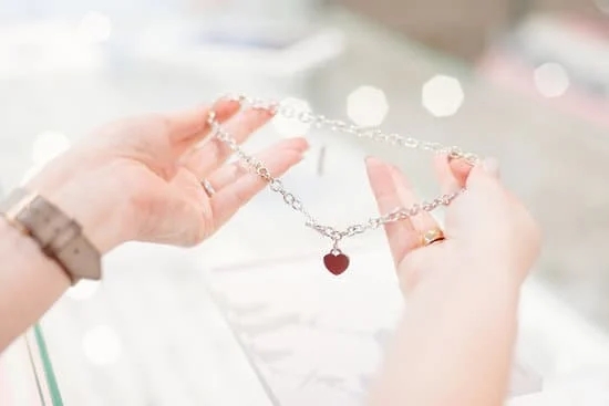 Pools of Light Jewelry History 1 Evolution and significance of antique crystal jewelry in fashion