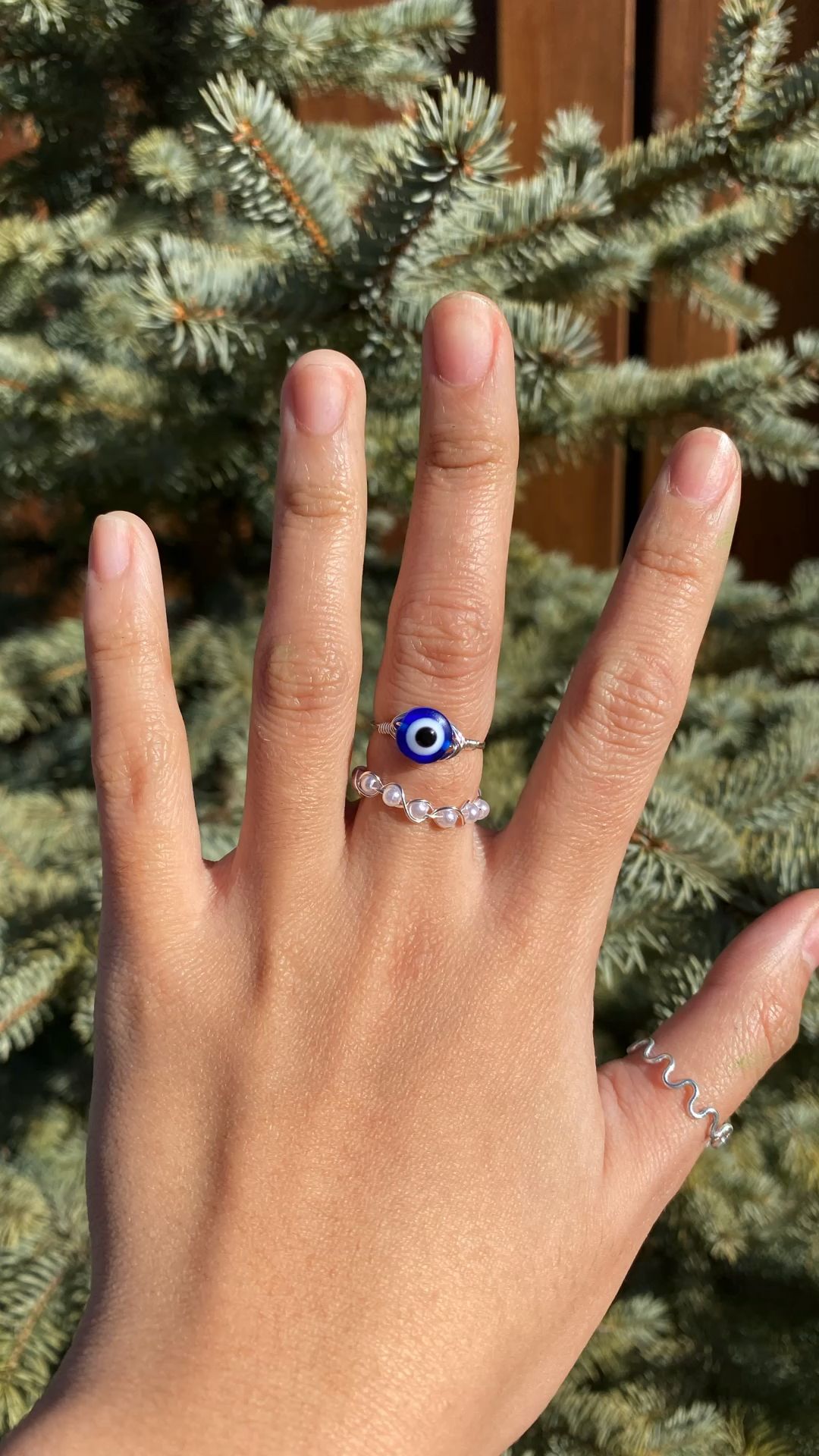 Gold-tone vintage necklace with filigree details - History of Paste Jewelry