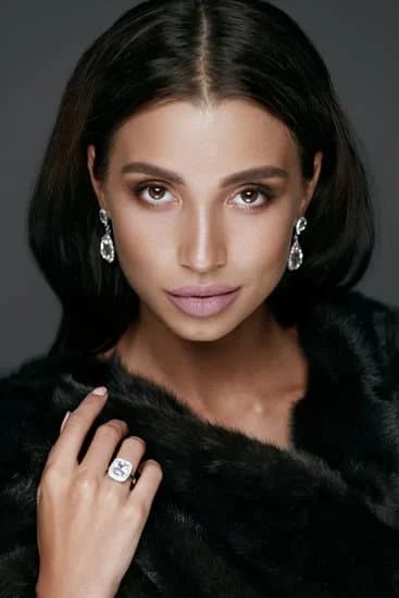 History of the Bohemian Garnet Jewelry 1 Tracing the Rich History of this Unique Gemstone