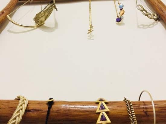 Los Angeles Bead Stores Jewelry District 1 Explore unique beads and jewelry supplies at Los Angeles Bead Stores in Jewelry District