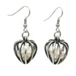 How to Use Silk Material and Beads to Make Jewelry Step-by-step guide on how to use silk material and beads to create stunning jewelry pieces