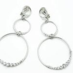 What Colors Are in for 2017 Beaded Jewelry Vibrant shades like mustard yellow, emerald green, and sapphire blue are in. #WhatColorsAreIn