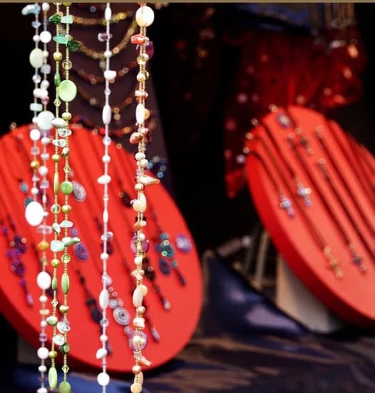 Pink Flower Beads for Jewelry Making 1 Vibrant pink flower beads for creative jewelry making projects