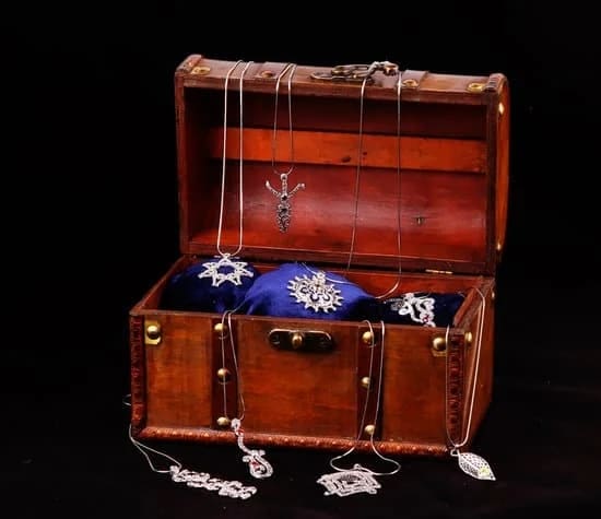 Square Bead Roll Jewelry Gold 1 Square gold bead jewelry roll - stylish and versatile accessory for any occasion