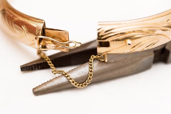 How to Tie a Knot in Nylon for Beading Jewelry 1 Step-by-step guide on how to tie a knot in nylon for beading jewelry