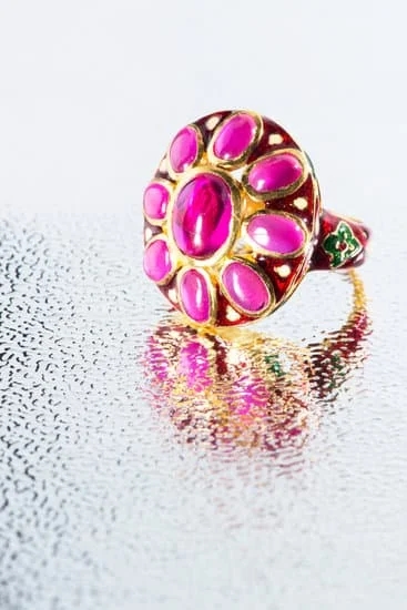 Exquisite beaded jewelry for the bride's special day