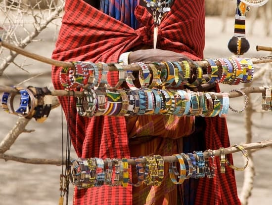 African Wedding Beads Jewelry Set 1 a blend of tradition and elegance